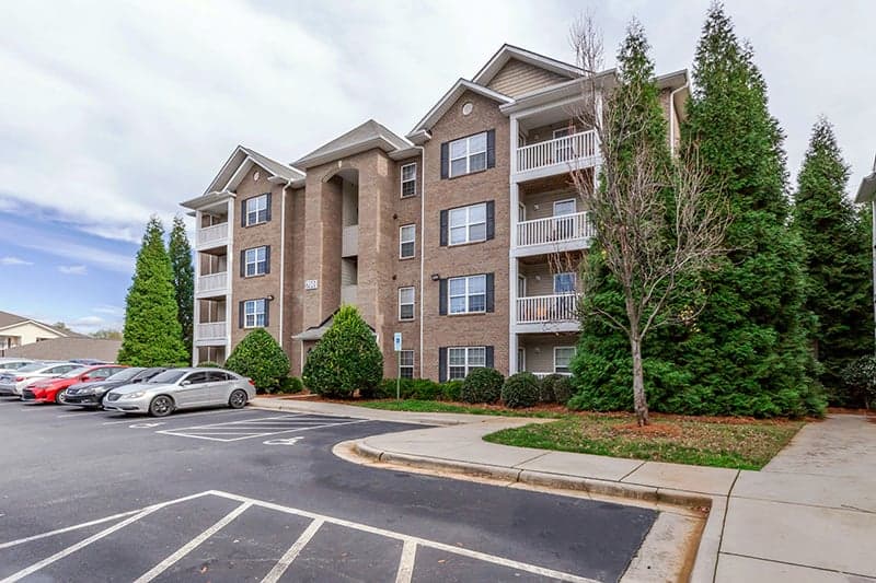 Building-Exterior-03-Spartan-Crossing-Greensboro-NC-11