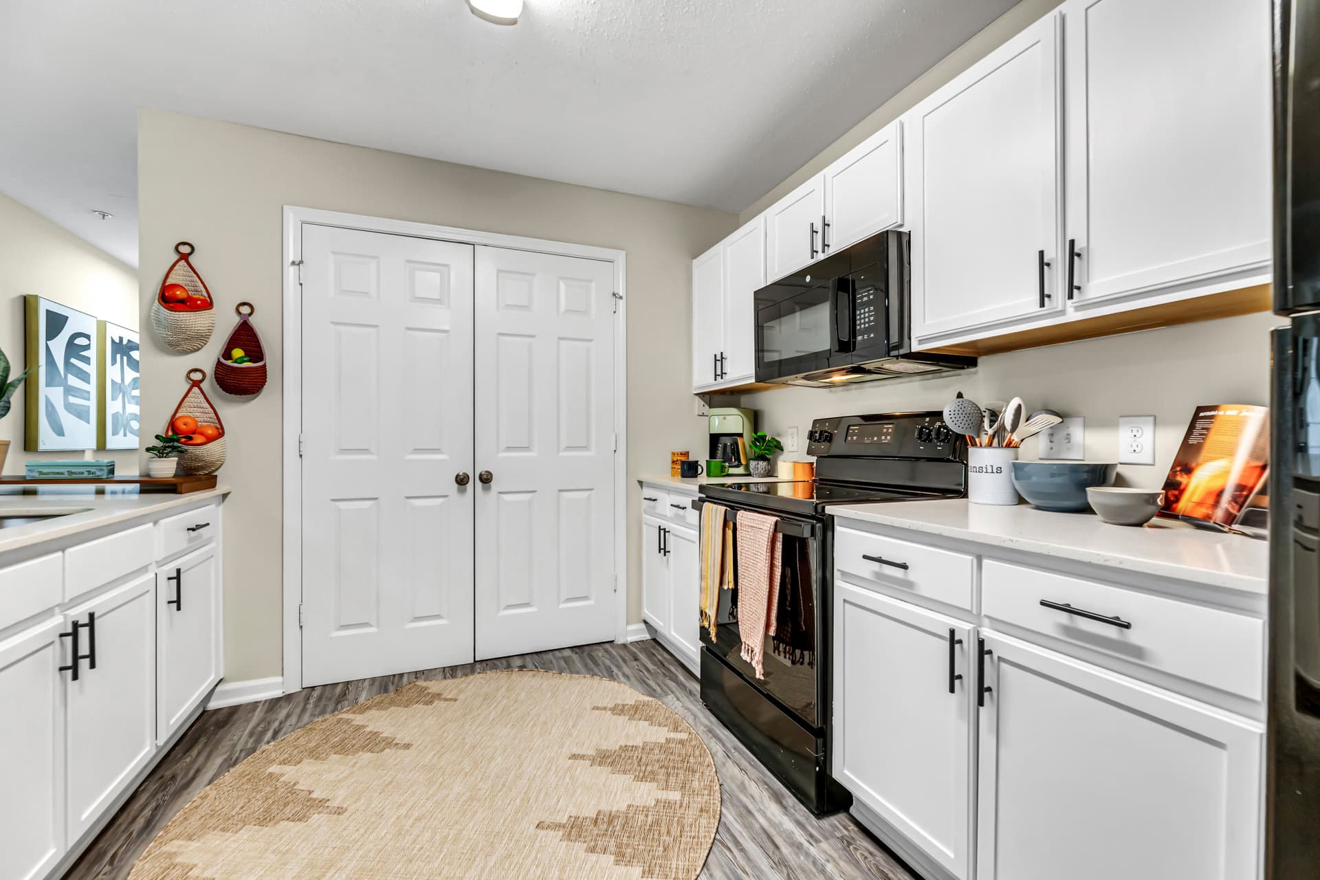 Kitchen-01-Spartan-Crossing-Greensboro-NC-11